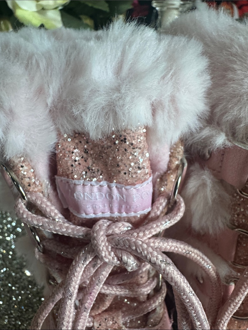Pink Glitter Faux-Fur Winter Boots
Girls
10 - Picture 4 of 8